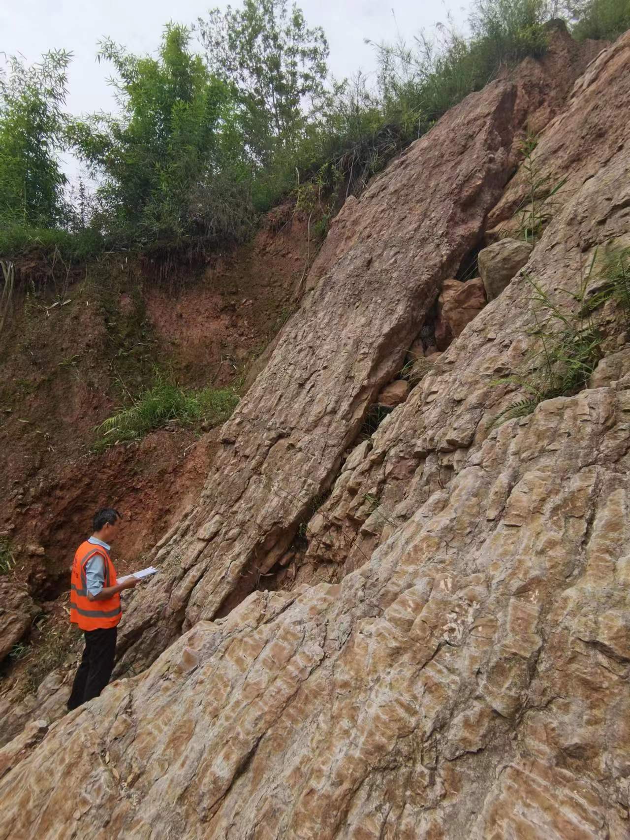 重任在肩，佳節(jié)亦然，順利完成蘆山、寶興震后首輪次生災(zāi)害應(yīng)急排查！